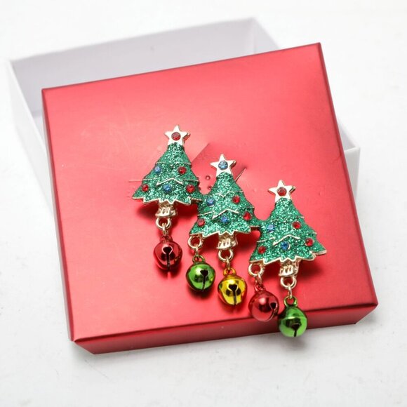 Christmas Tree Metal Brooch Holidays Festive Bells Green Red Gold Yellow NEW - Picture 1 of 7